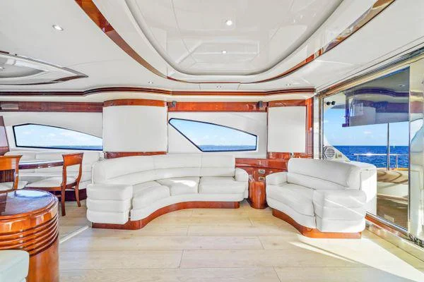 85ft Azimut Del Mar sophisticated ambiance